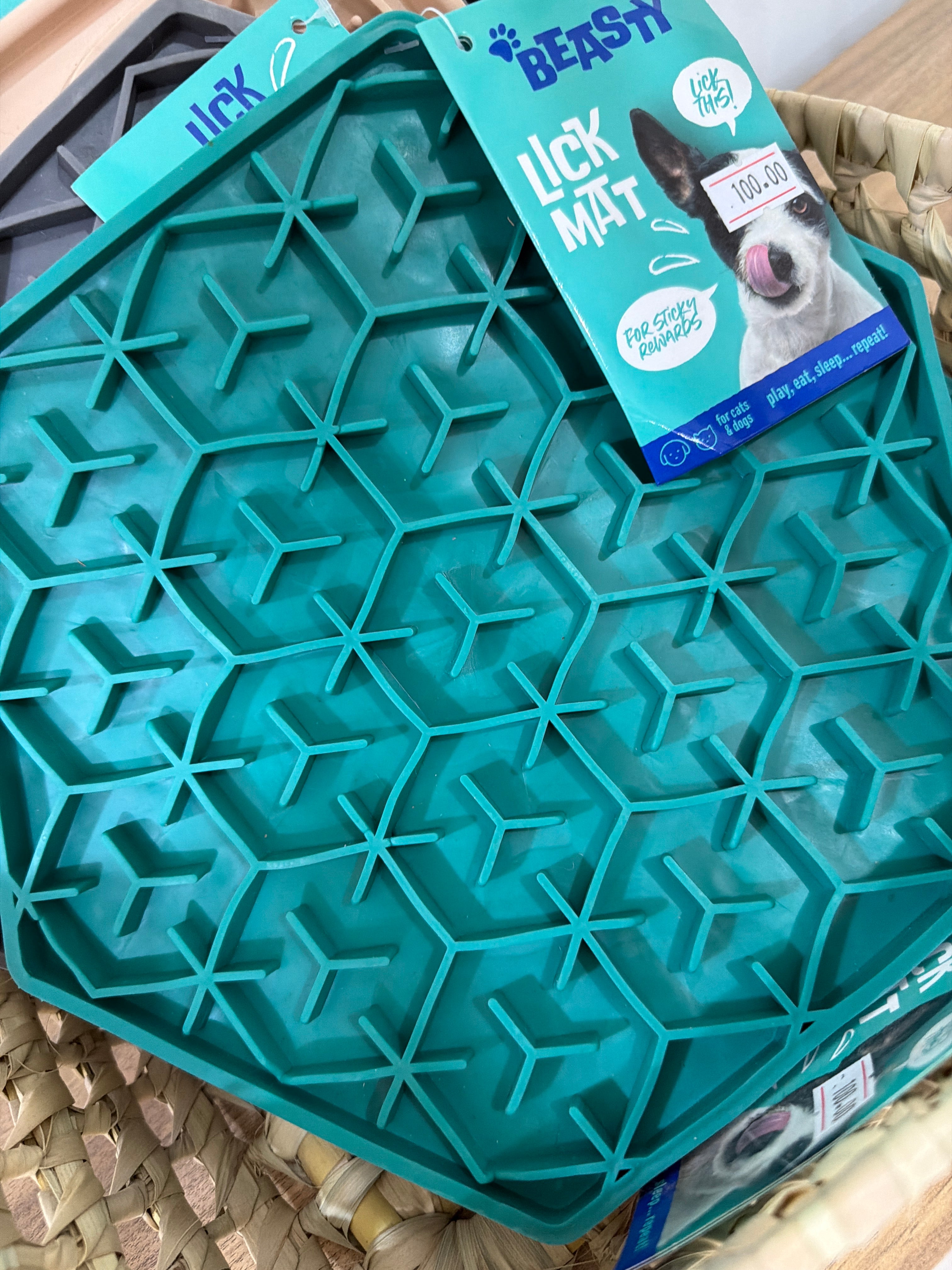 Mangeoire Lick Mat hexagonale pour chiens et chats
